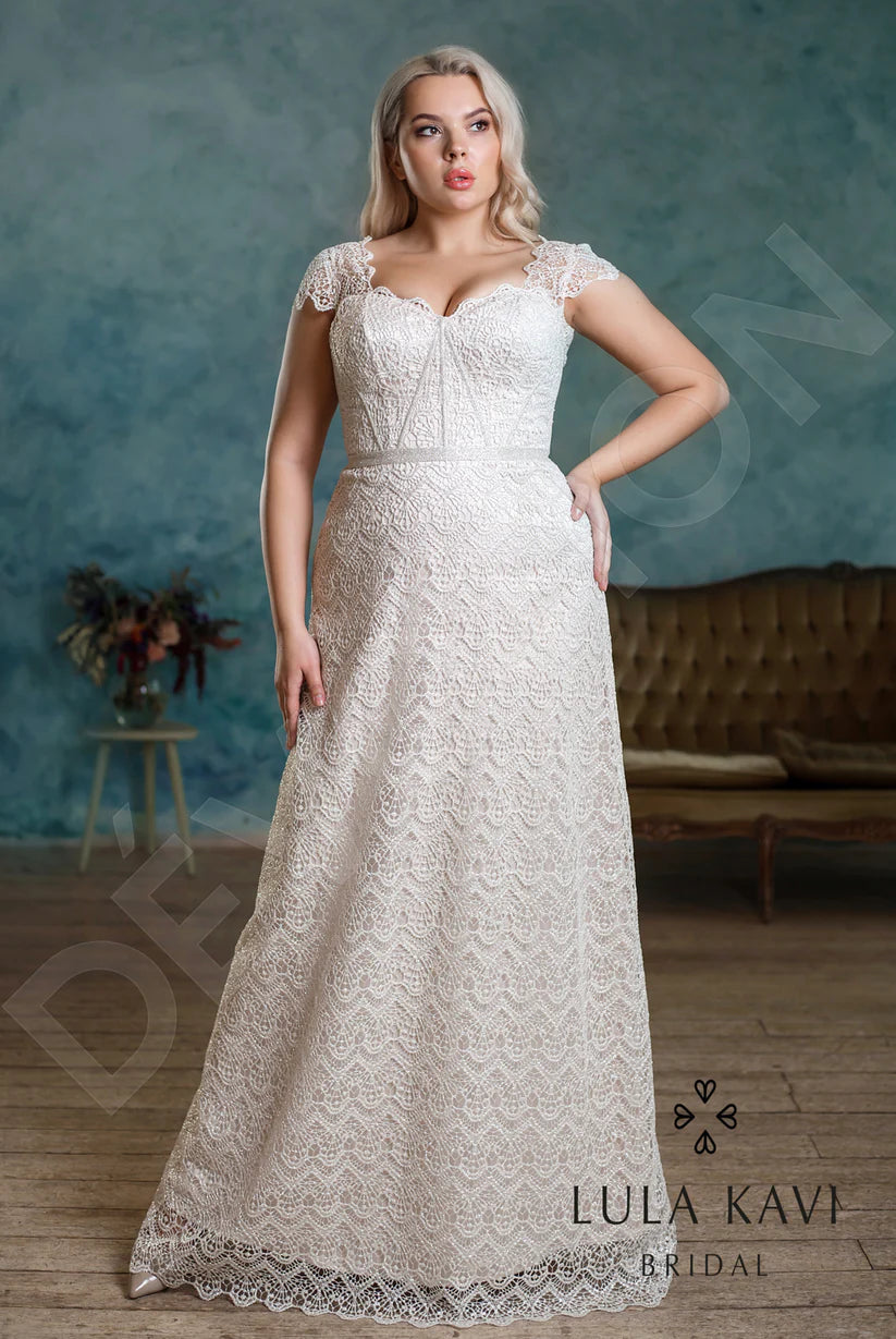 How to Find a Perfect Plus Size Wedding Dress