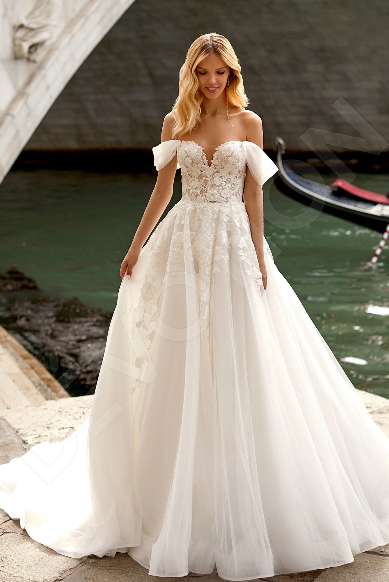 Santana Princess/Ball Gown Off-shoulder ...