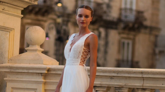 5 Tips for Choosing a Wedding Dress to Complement the Ring