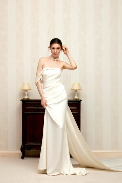 Ariellis Trumpet/Mermaid Straight across Milk Wedding dress