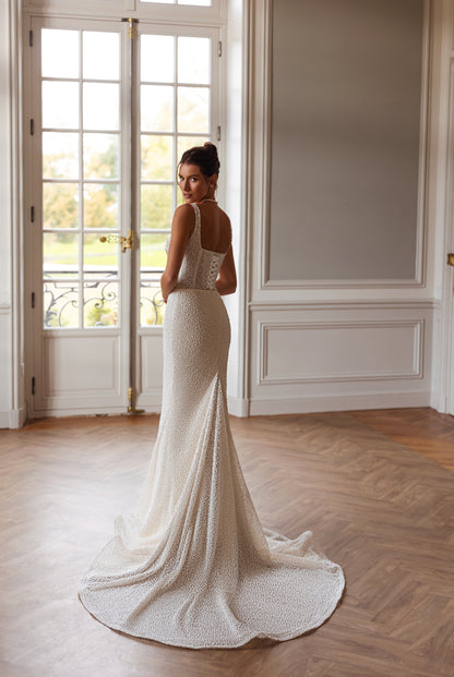 Jade-Léa Trumpet/Mermaid silhouette Straight across Milk Wedding dress