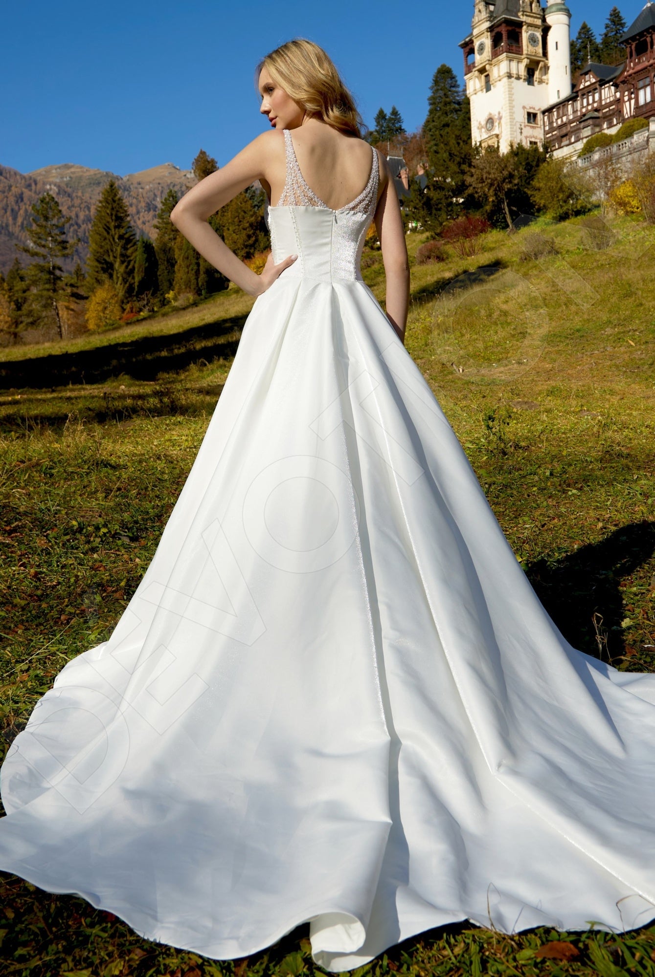 Avgusta A-line Sweetheart Milk Wedding dress