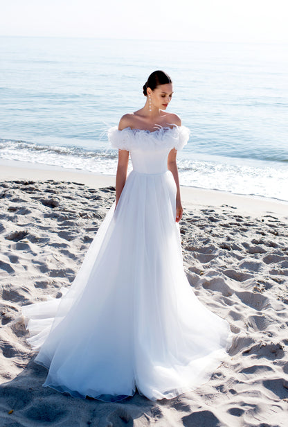 Lasketia A-line Off-shoulder/Drop shoulders Off White Wedding dress