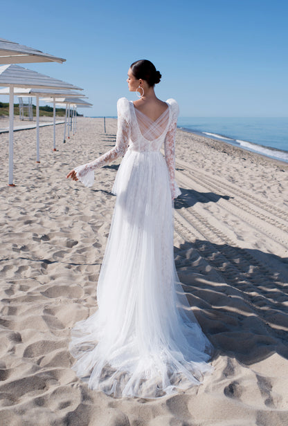 Olifer A-line Deep V-neck Off-white Wedding dress