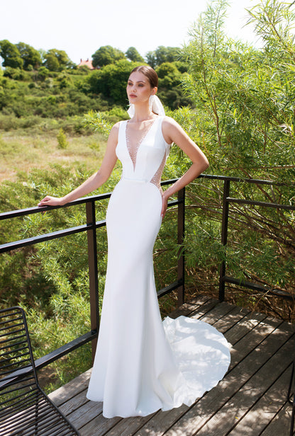 Brintia Trumpet/Mermaid Deep V-neck Off White Wedding dress