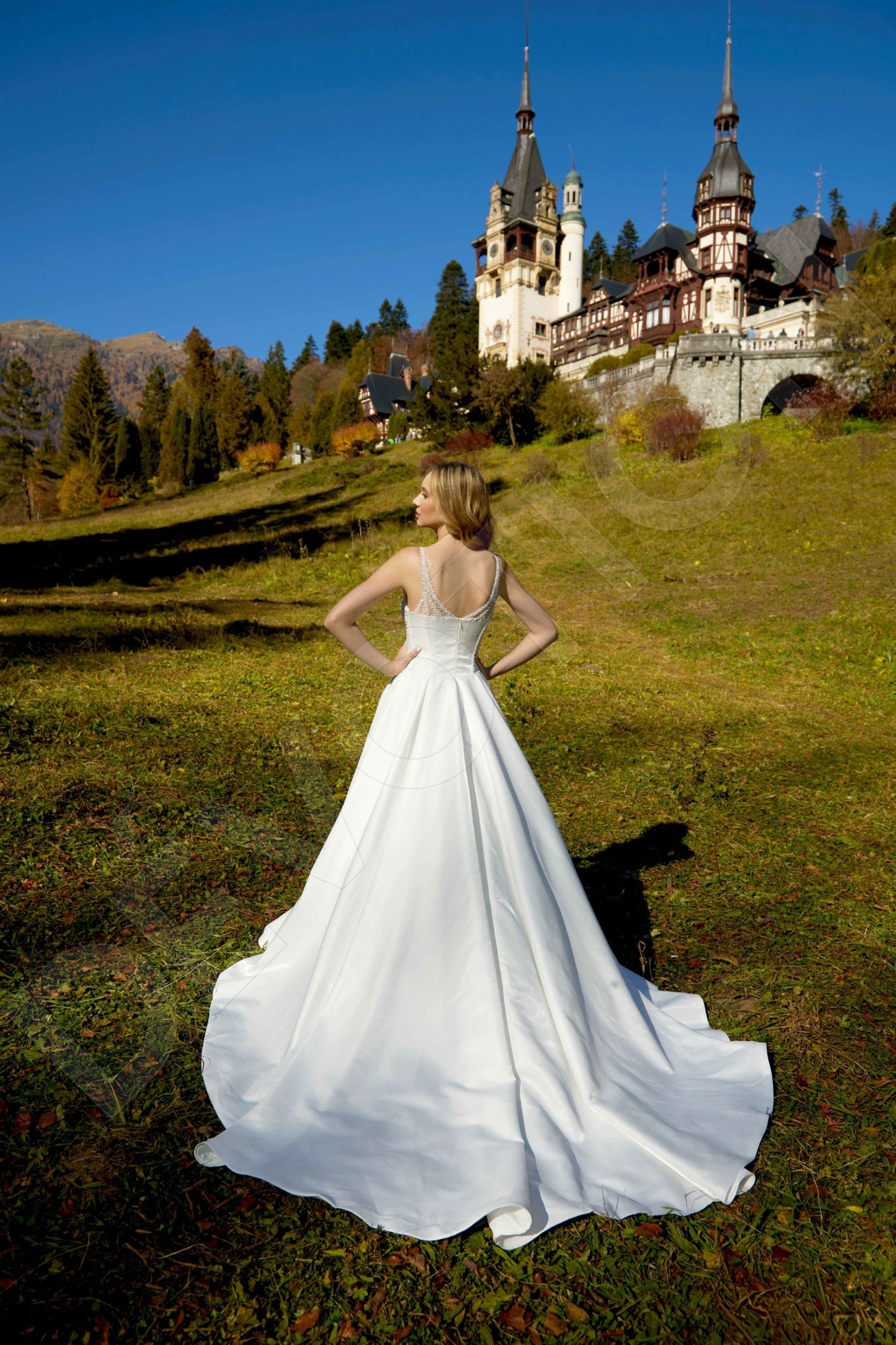 Avgusta A-line Sweetheart Milk Wedding dress