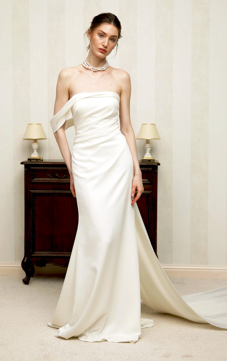 Ariellis Trumpet/Mermaid Straight across Milk Wedding dress