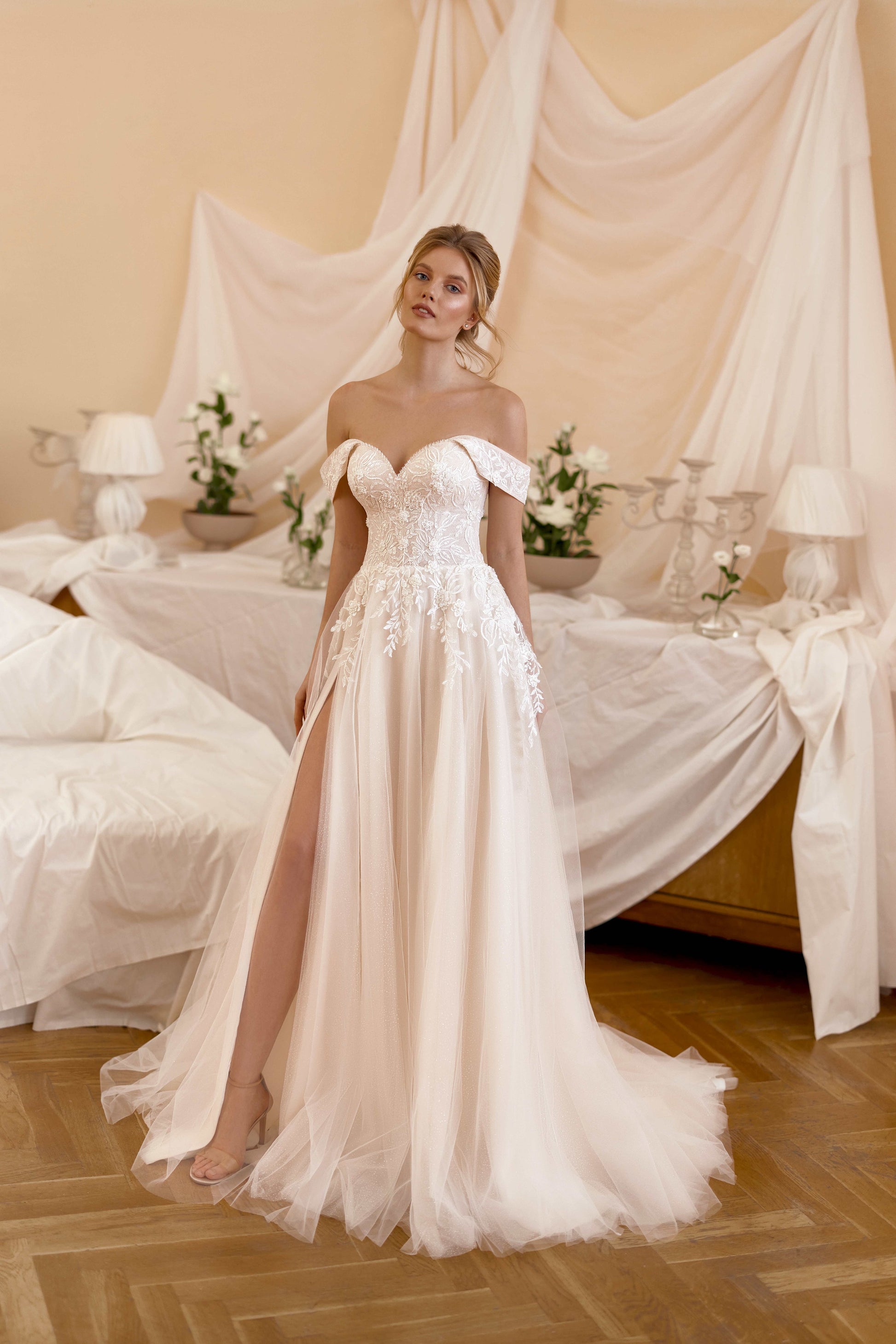 Alica A-line Off-shoulder/Drop shoulders Milk/Nude Wedding dress