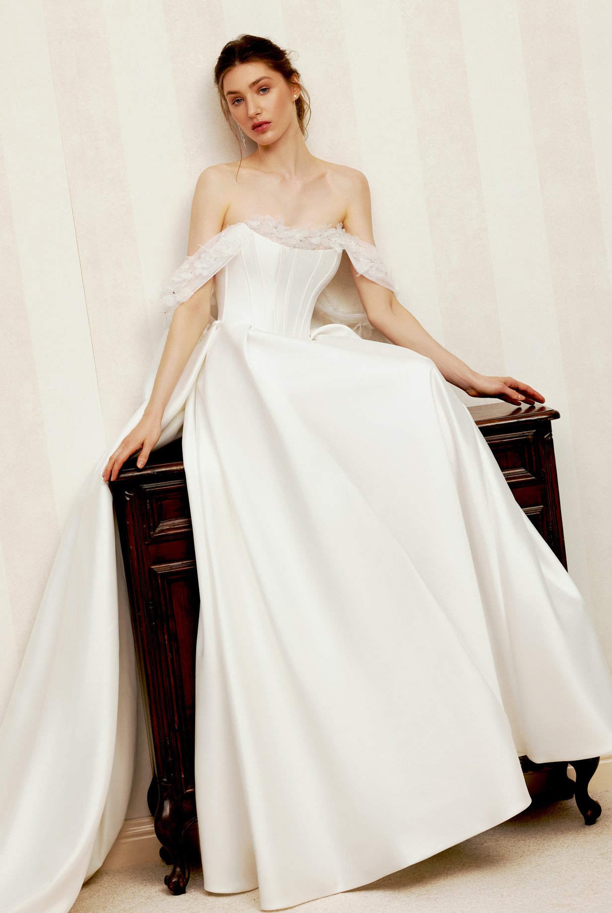 Dolorosa A-line Off-shoulder/Drop shoulders Milk Wedding dress