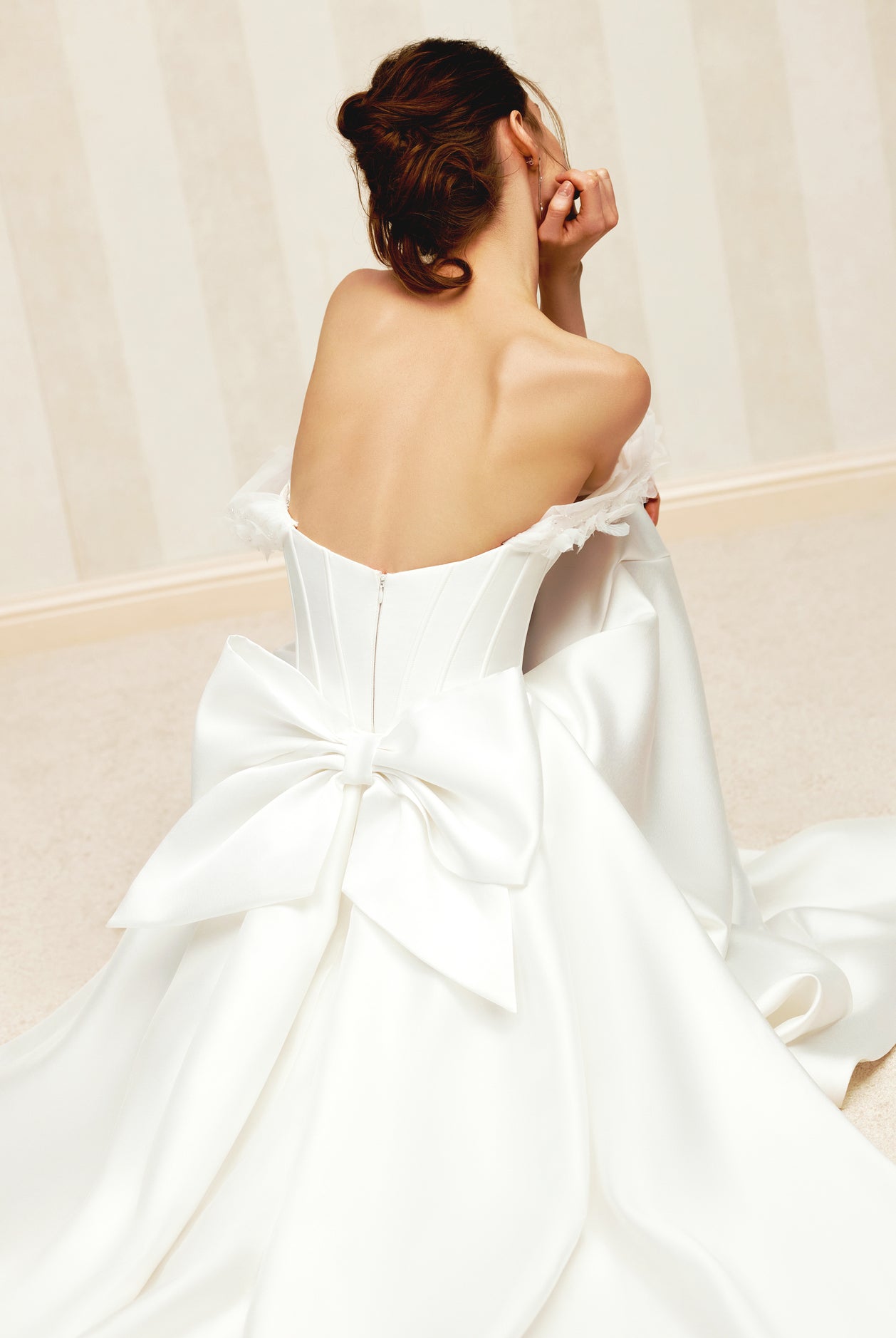 Dolorosa A-line Off-shoulder/Drop shoulders Milk Wedding dress