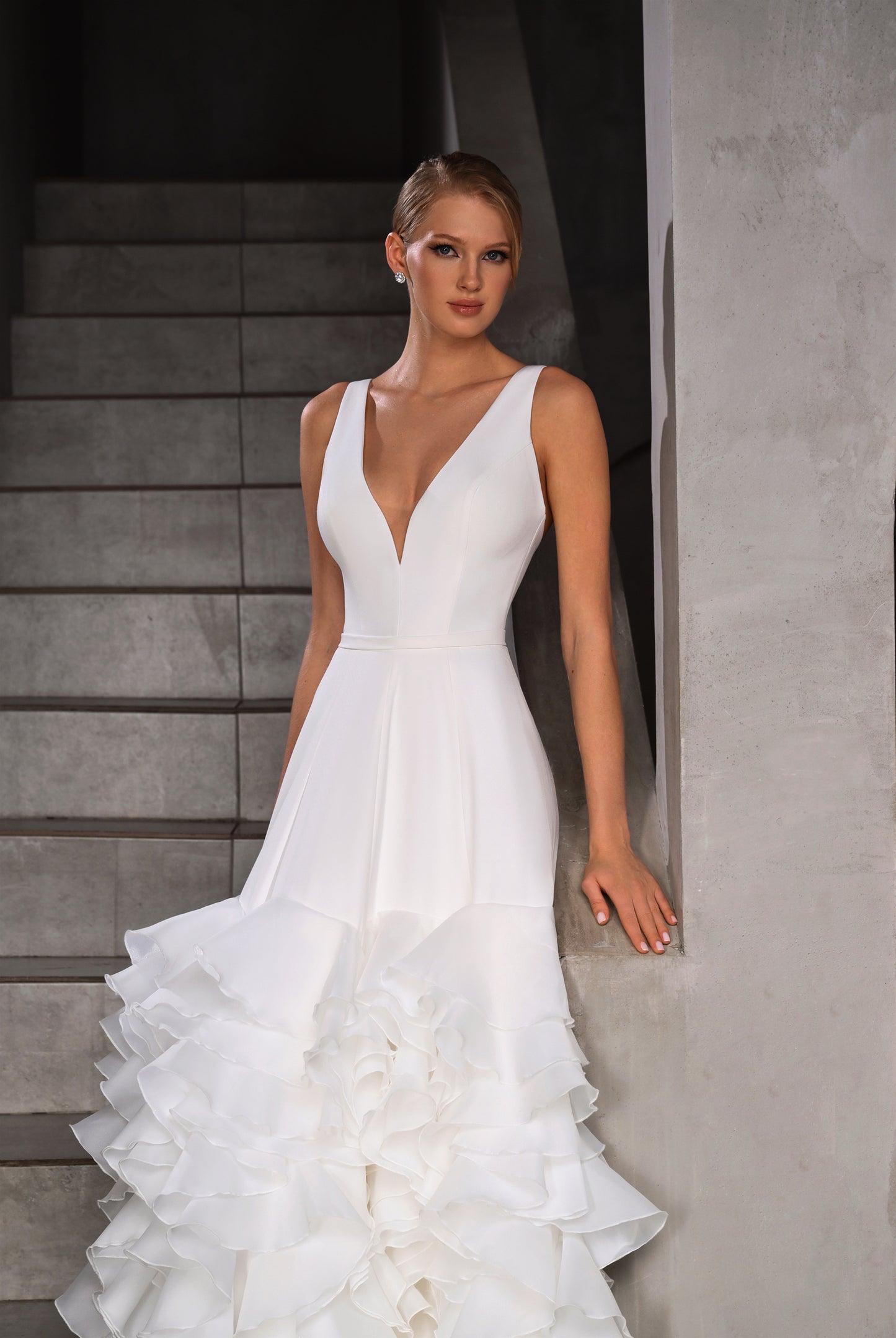 Barbaris A-line Deep V-neck Milk Wedding dress