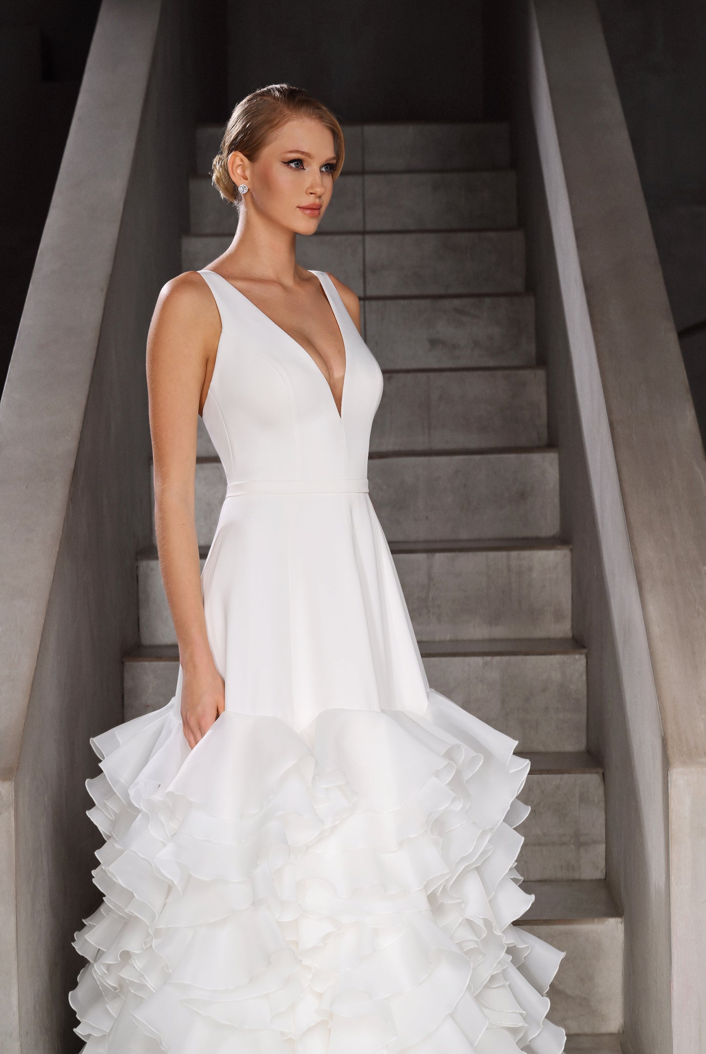 Barbaris A-line Deep V-neck Milk Wedding dress