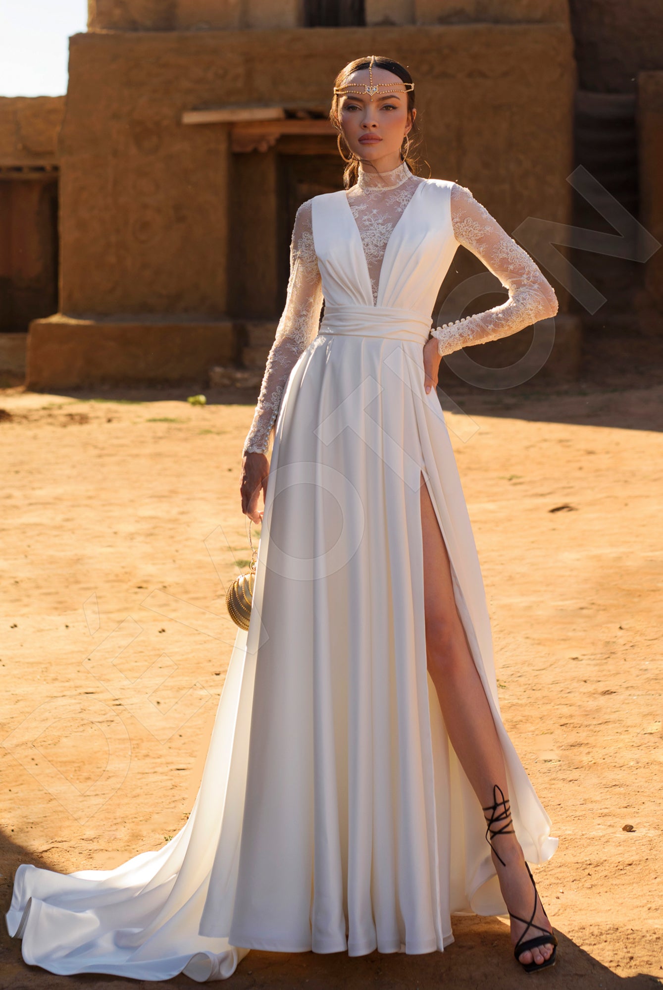 Edwige A-line High Neck Off White Wedding dress