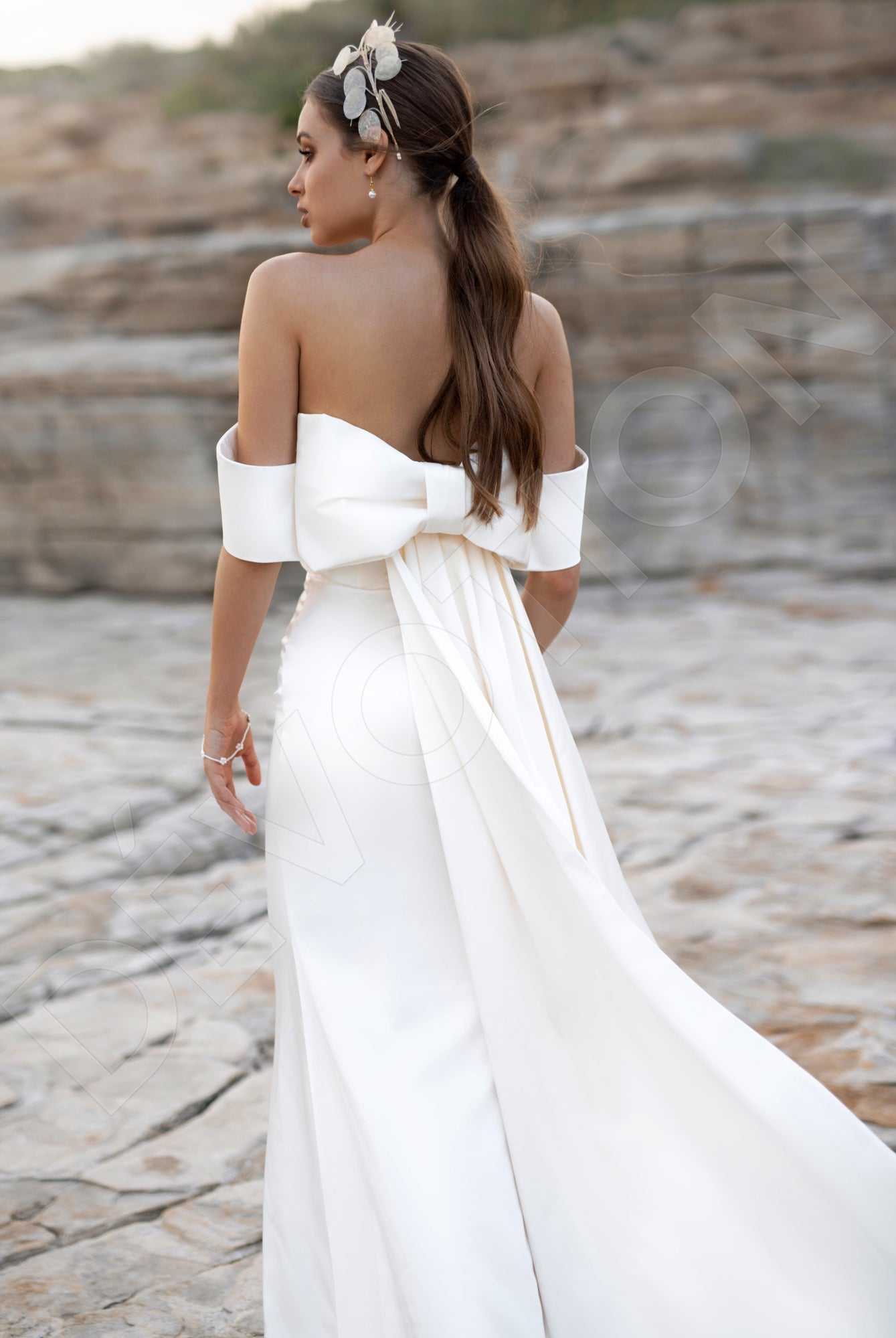 Eva Trumpet/Mermaid Off-shoulder Ivory Wedding dress