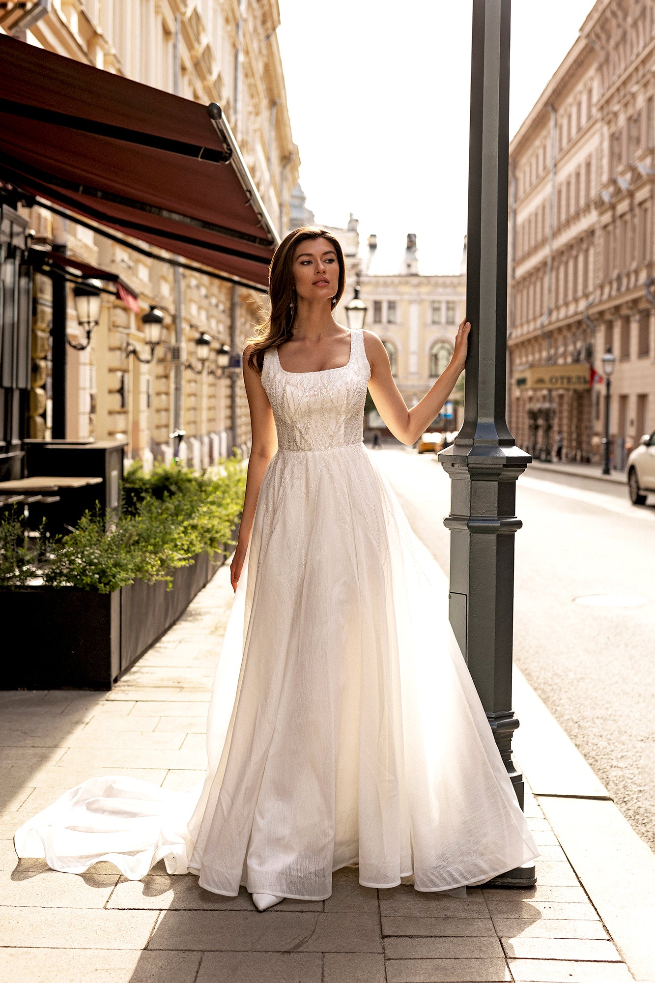 Ninia A-line Square Milk Wedding dress