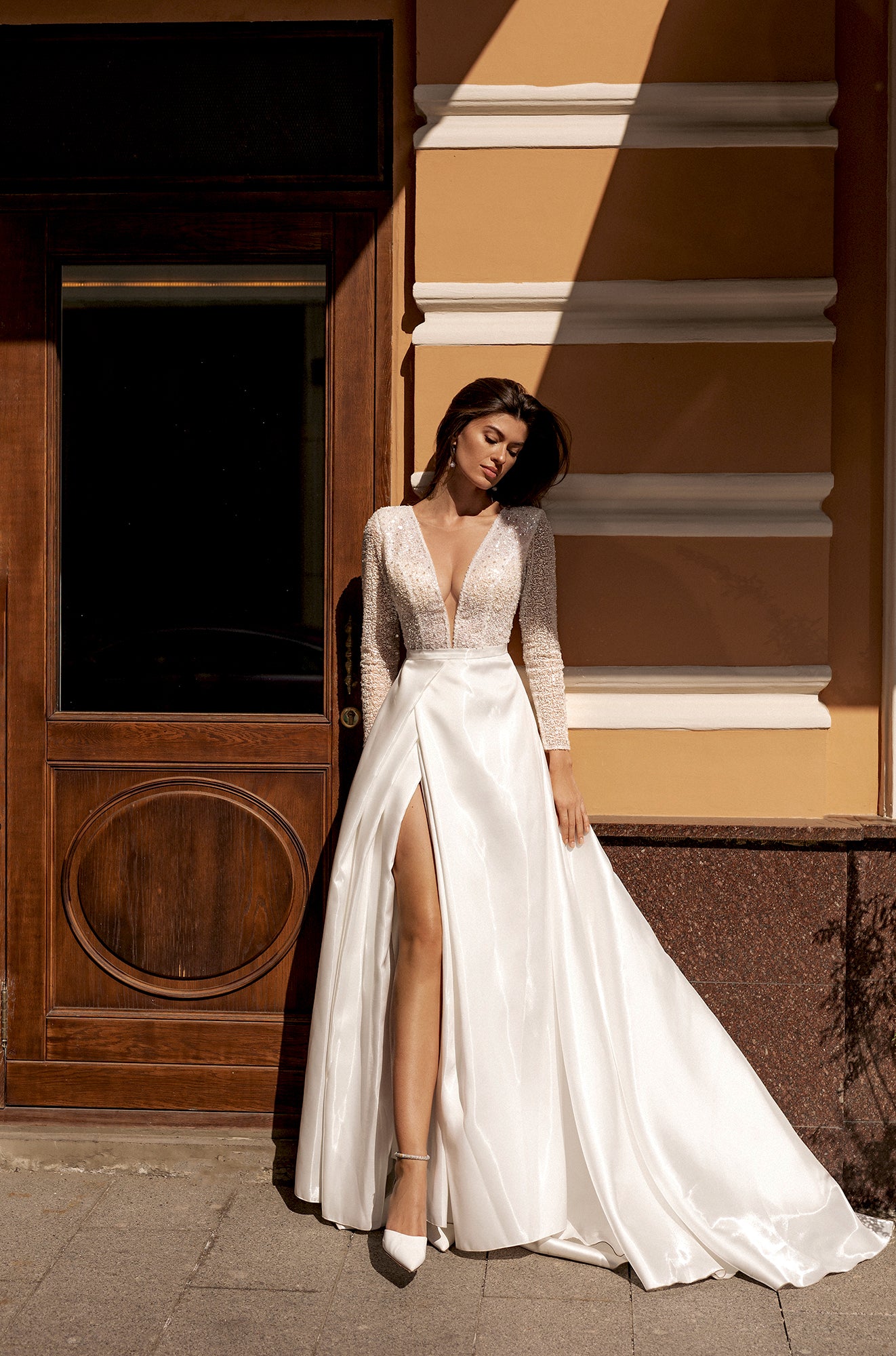 Krus A-line Deep V-neck Milk Wedding dress