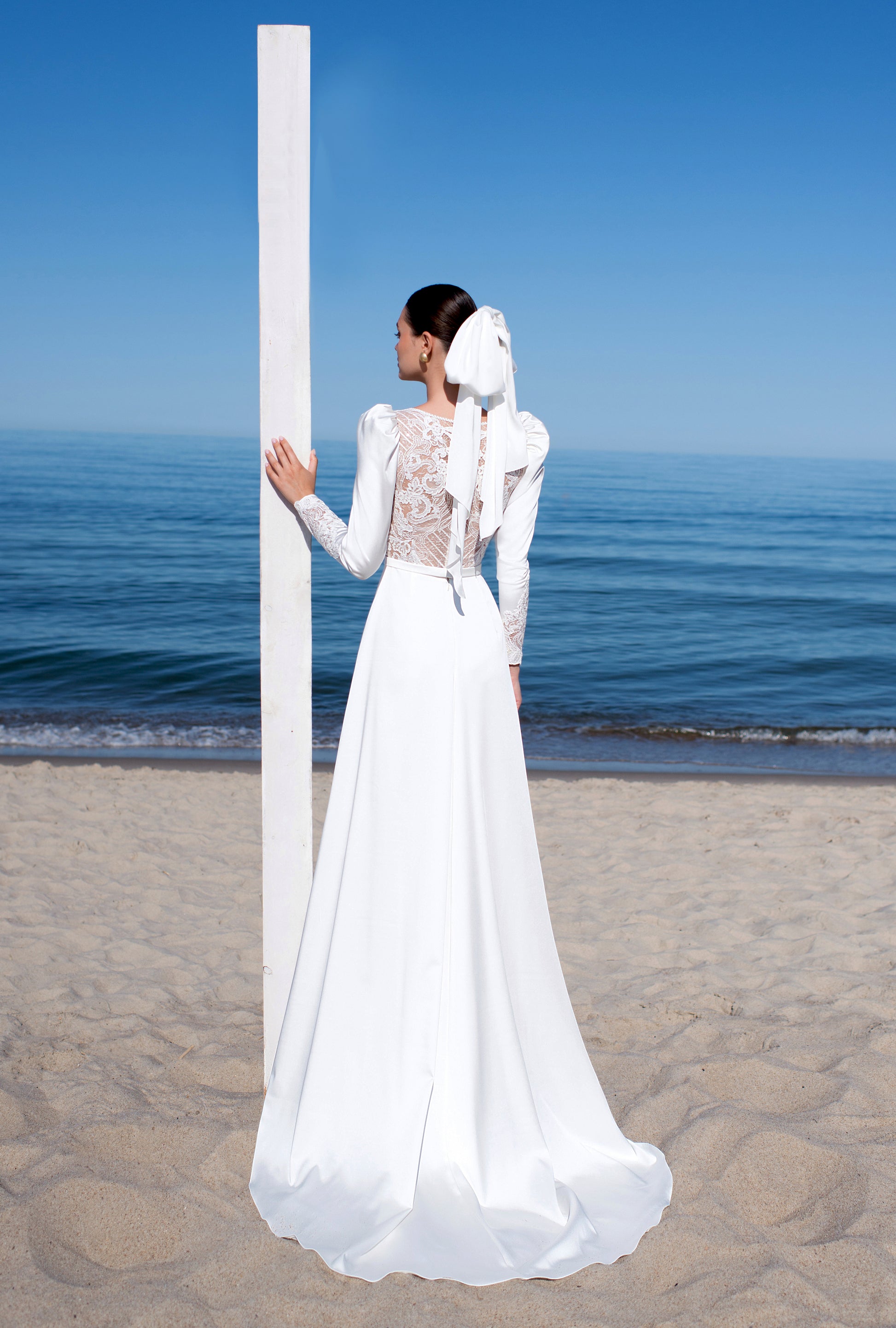 Ilit A-line Deep V-neck Off White Wedding dress