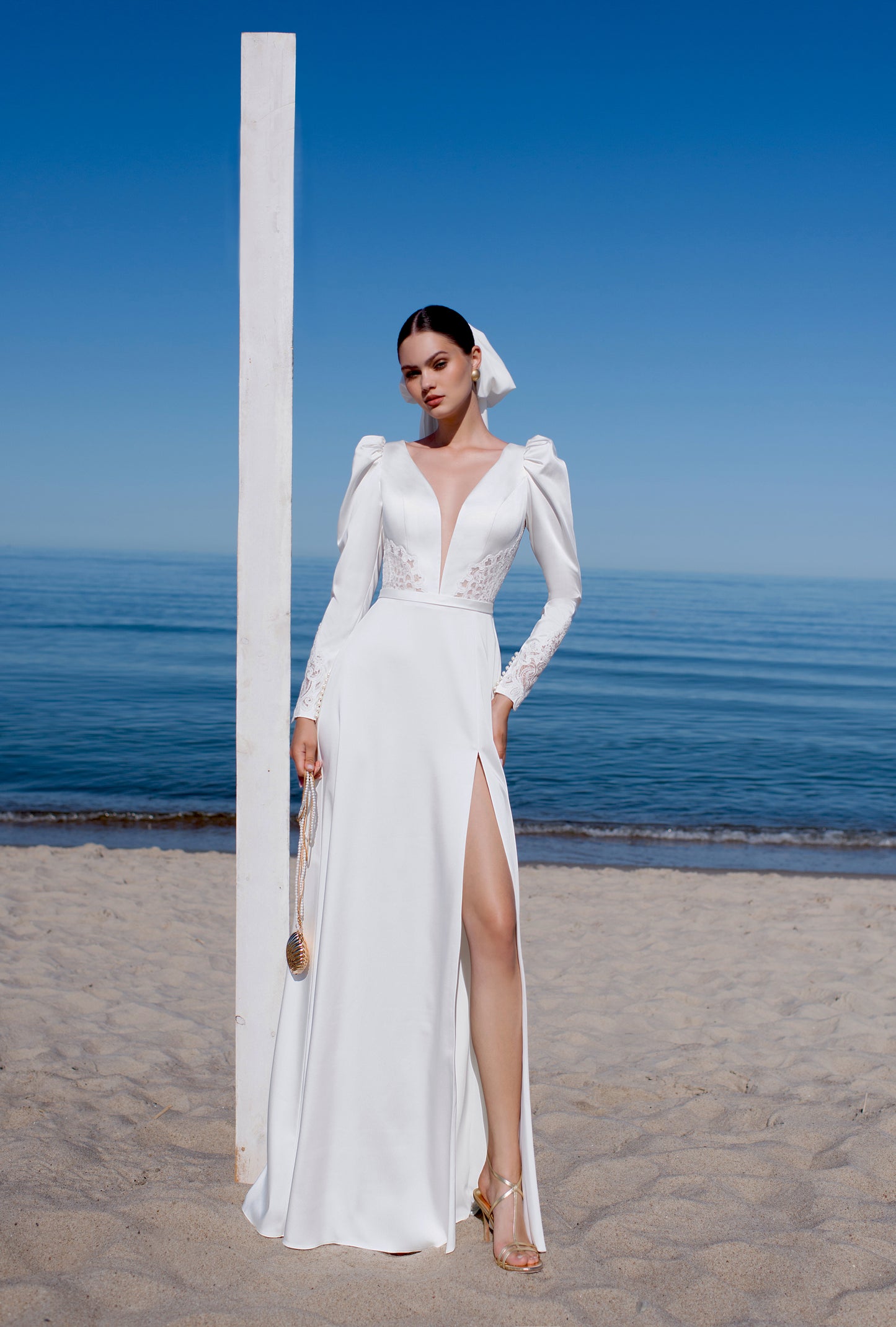 Ilit A-line Deep V-neck Off White Wedding dress