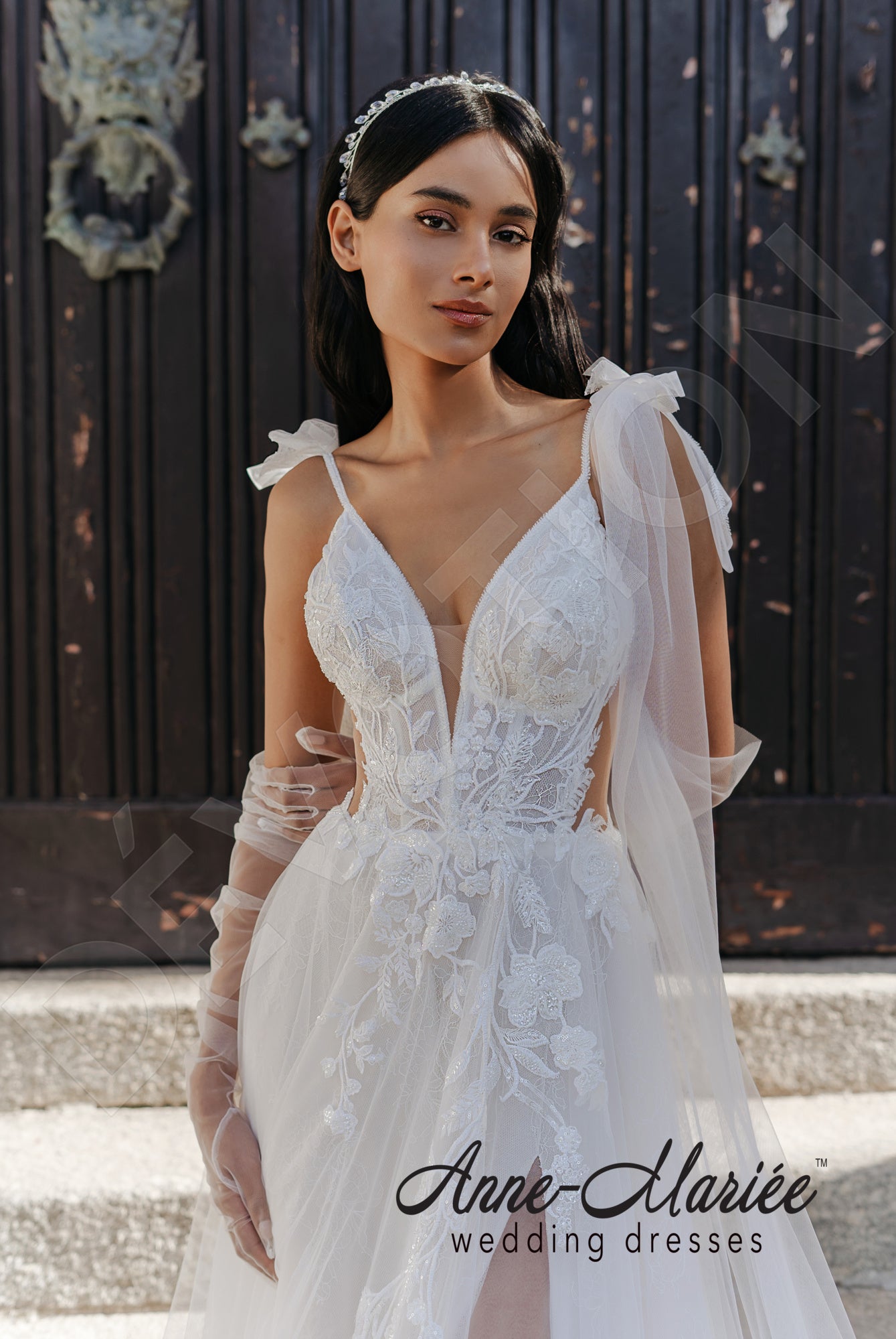 Laerta A-line Deep V-neck Milk Wedding dress