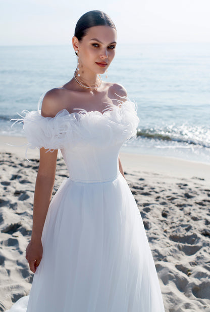 Lasketia A-line Off-shoulder/Drop shoulders Off White Wedding dress