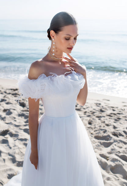 Lasketia A-line Off-shoulder/Drop shoulders Off White Wedding dress