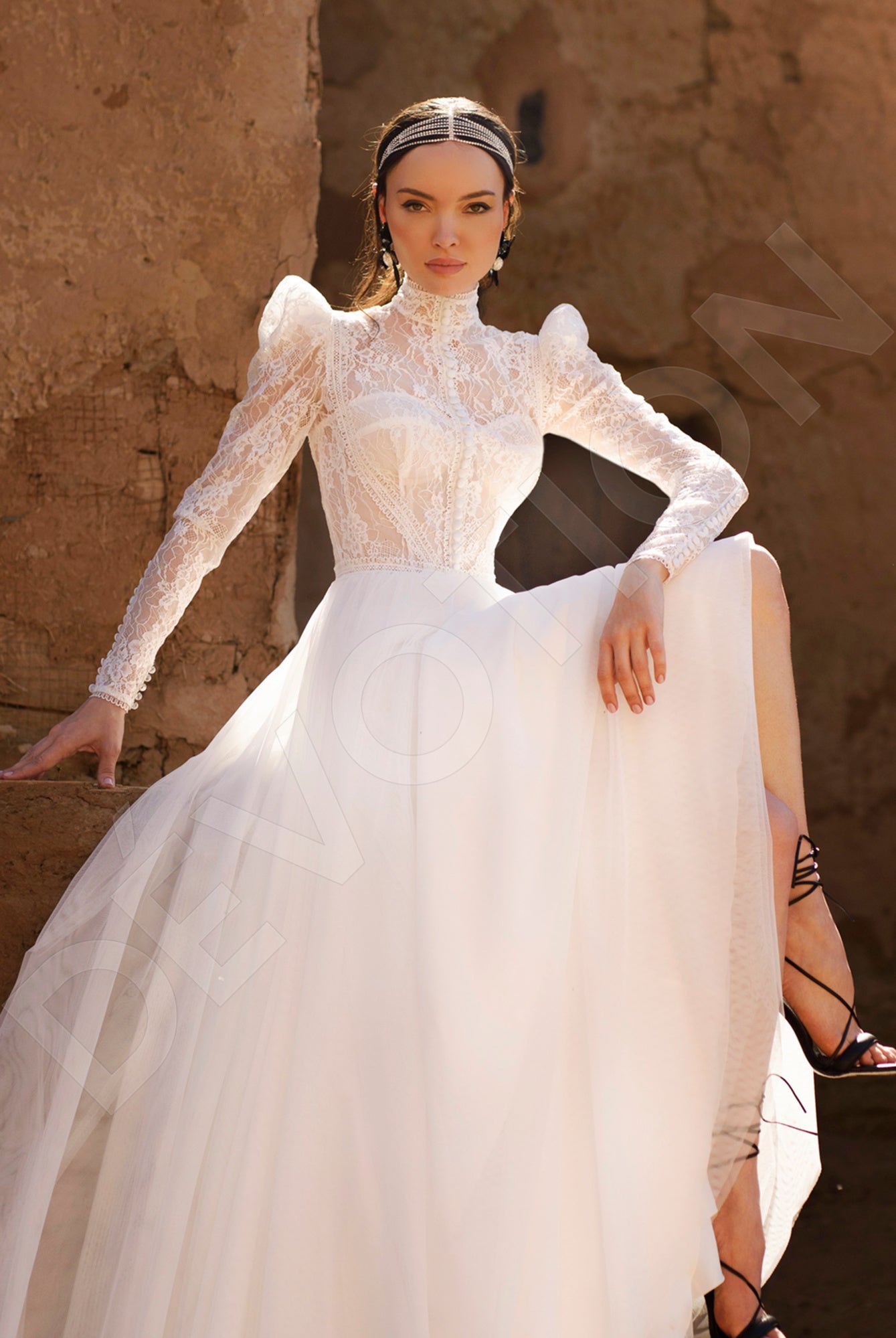 Milusa A-line Hight Neck Off White Wedding dress