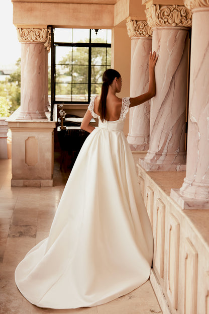 Beata A-line Off-shoulder/Drop shoulders Ivory Wedding dress