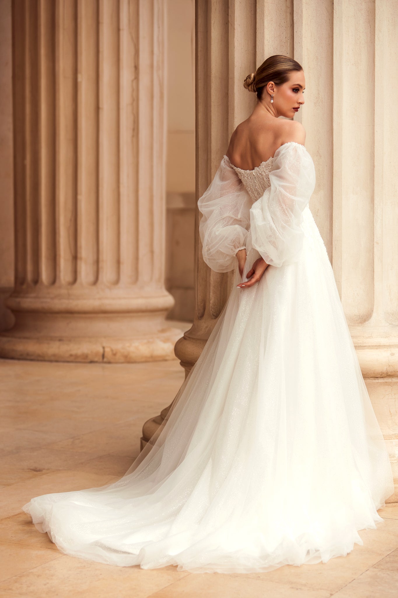 Daphnie A-line Off-shoulder/Drop shoulders Ivory Wedding dress