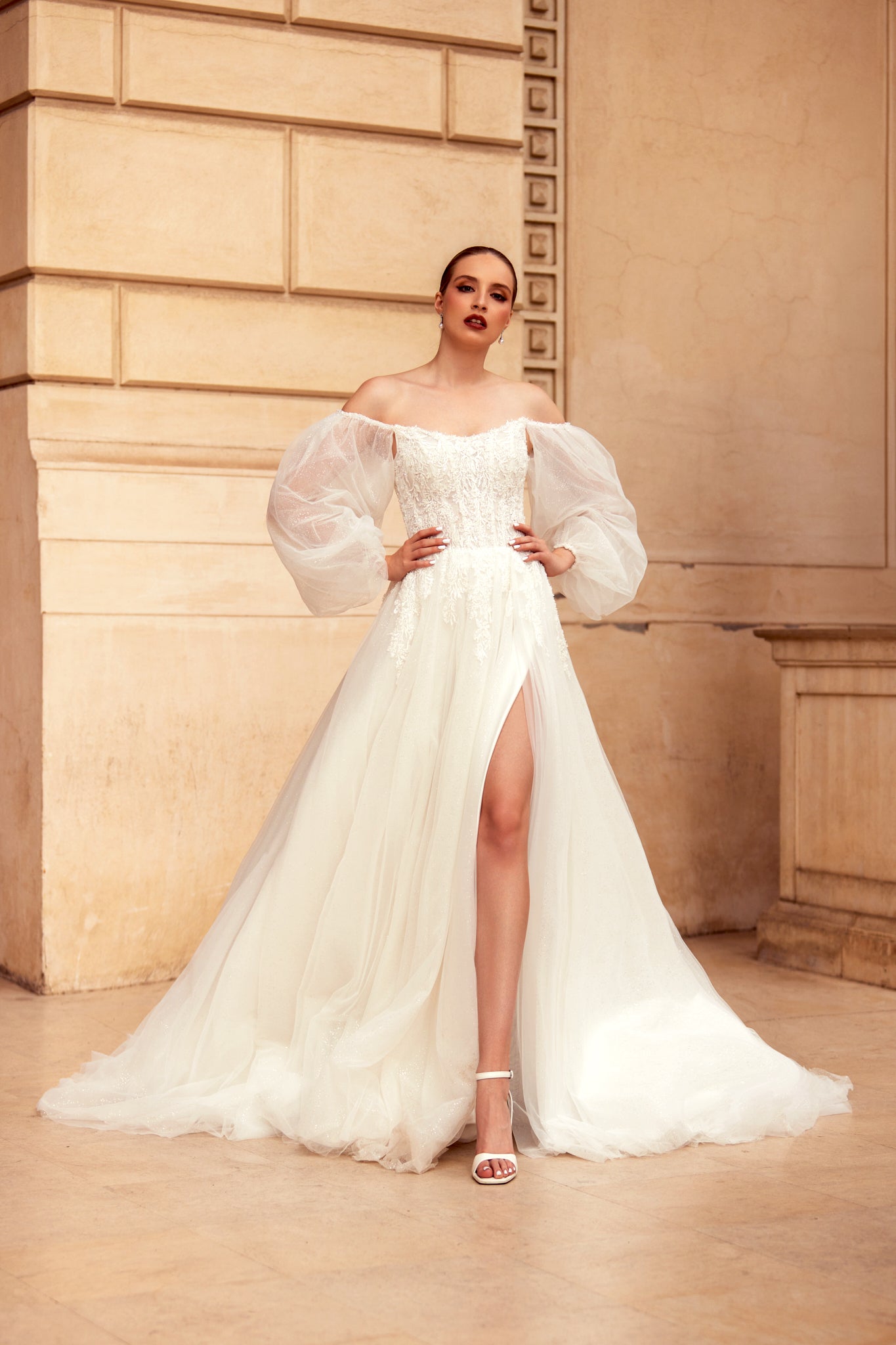 Daphnie A-line Off-shoulder/Drop shoulders Ivory Wedding dress