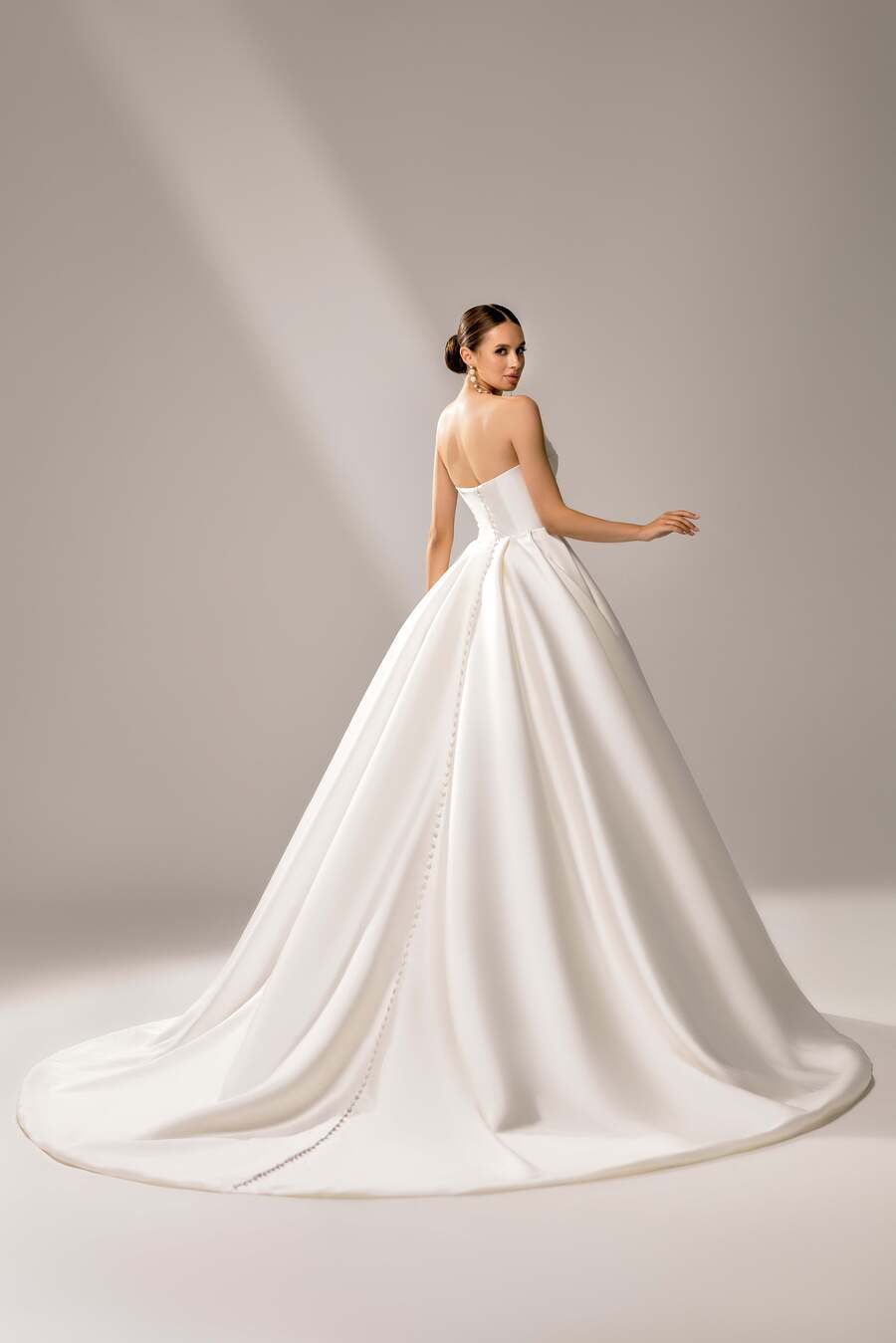 Anara Princess/Ball Gown Sweetheart Milk Wedding dress