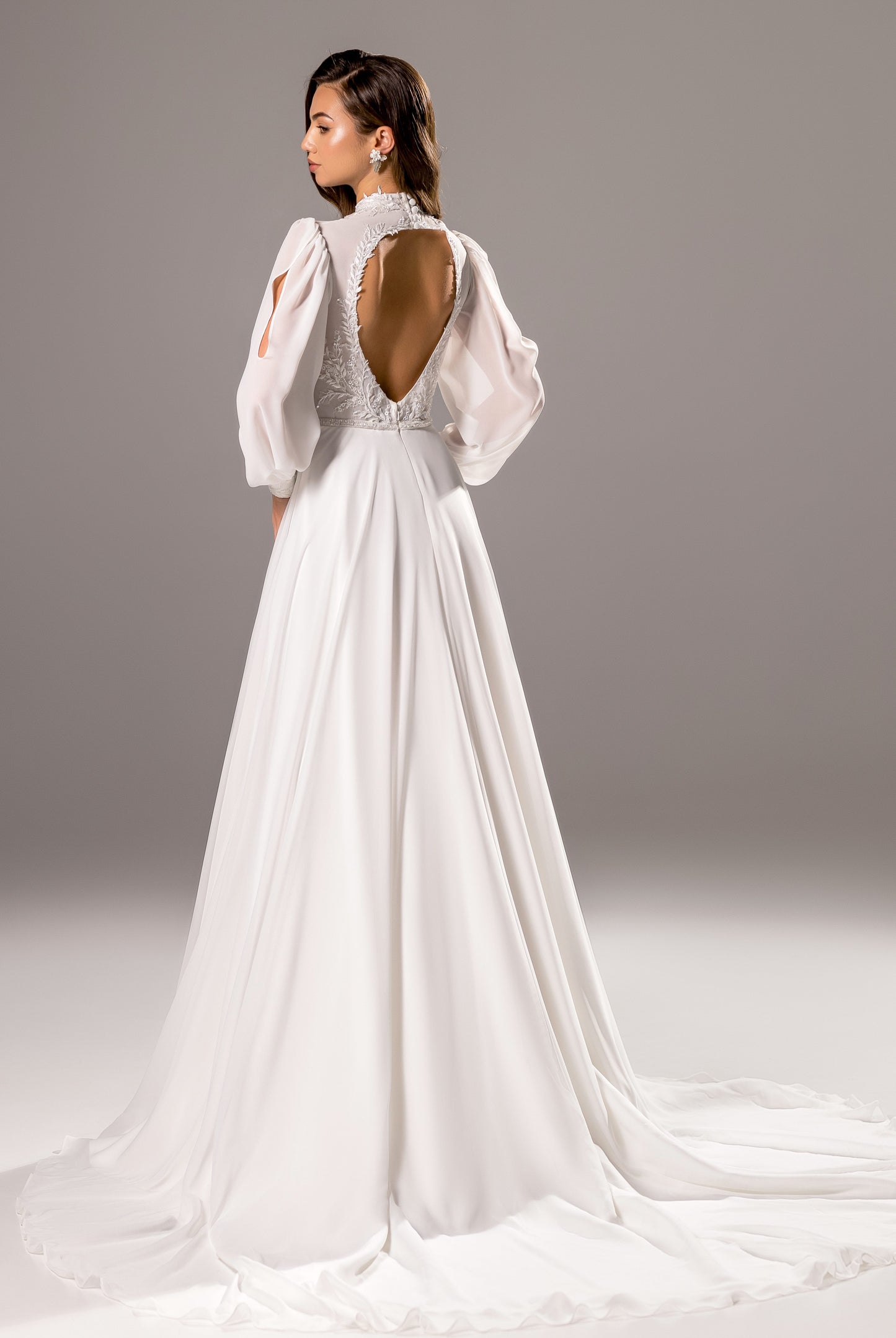 Bevin A-line High neck Milk Wedding dress