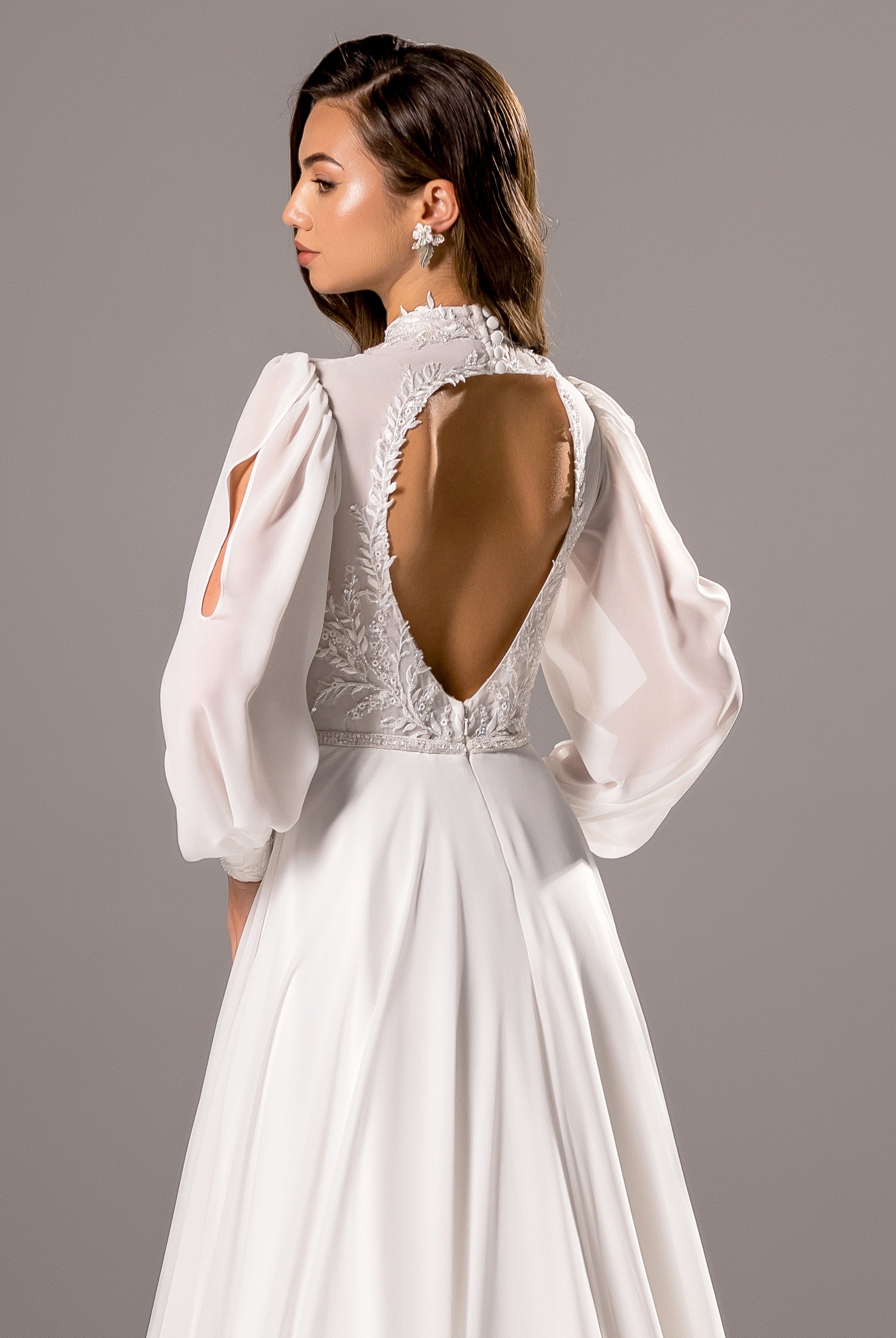 Bevin A-line High neck Milk Wedding dress