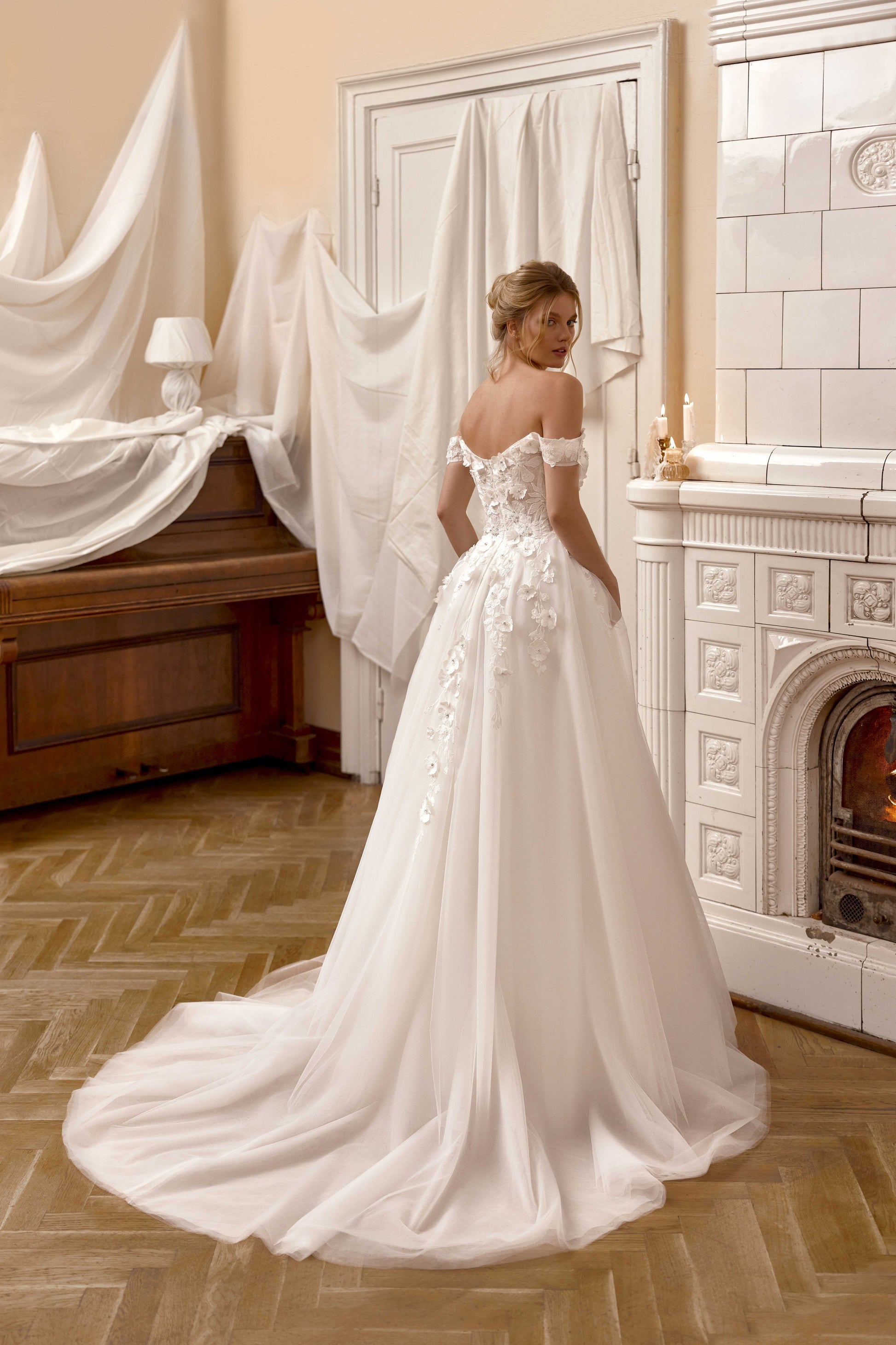 Scarlett A-line Off-shoulder/Drop shoulders Milk Wedding dress