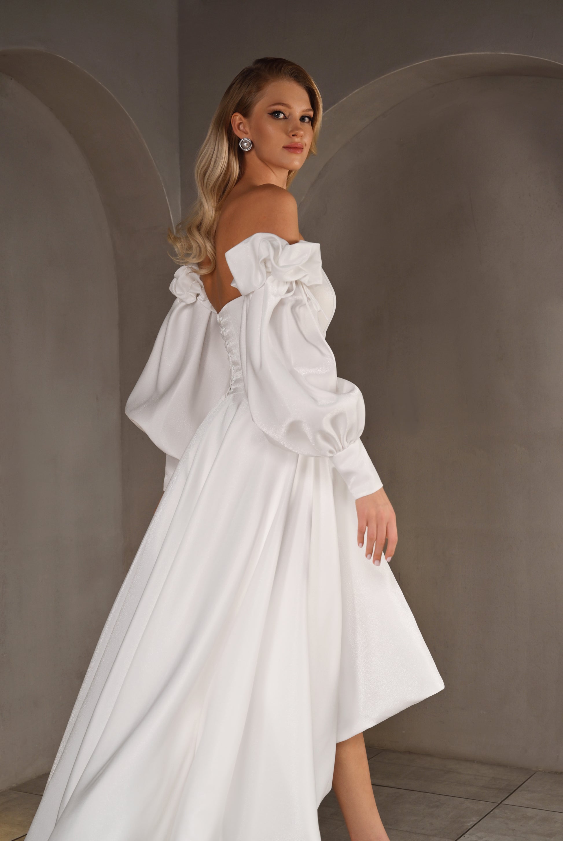 Virsavie A-line Straight across Milk Wedding dress