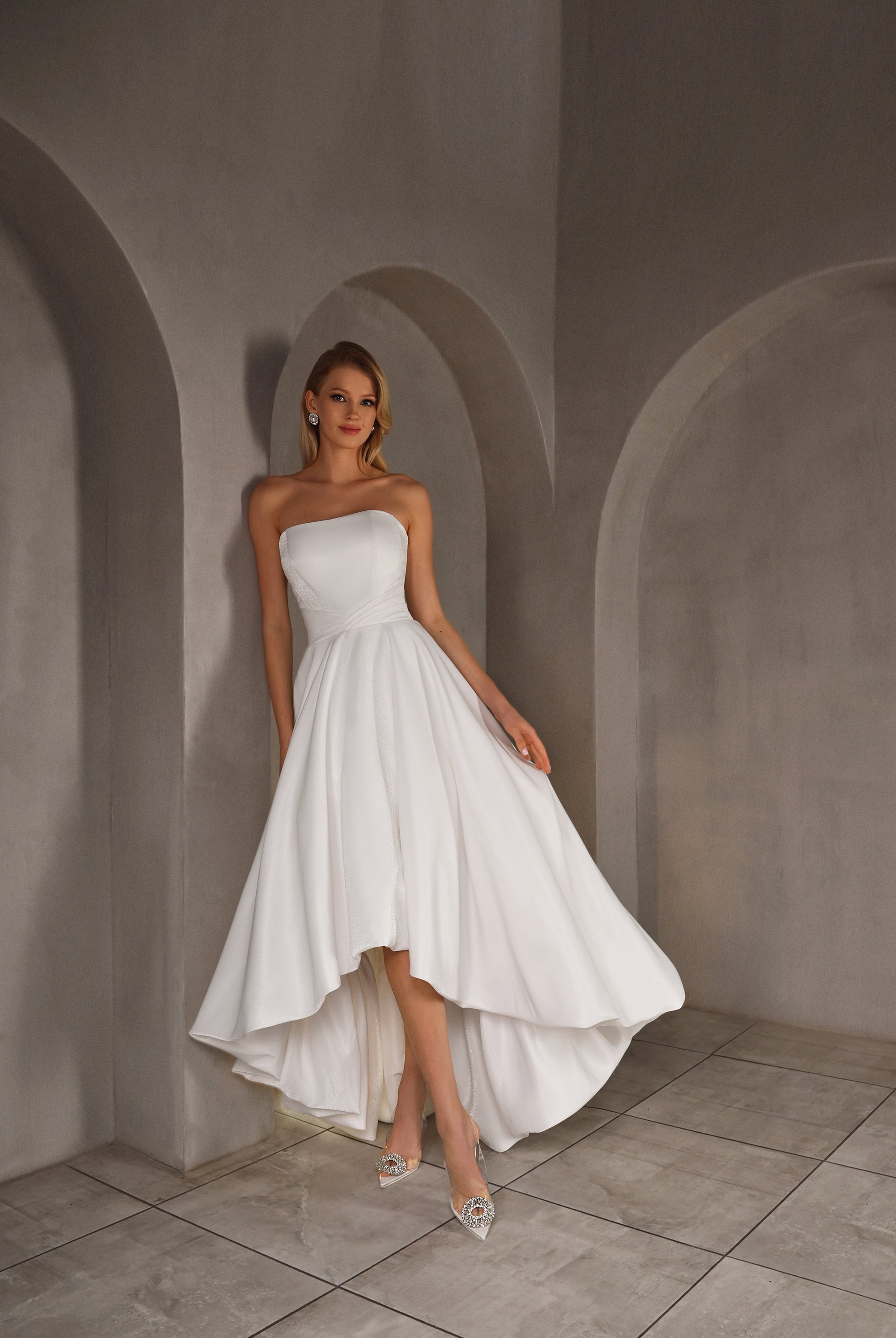 Virsavie A-line Straight across Milk Wedding dress