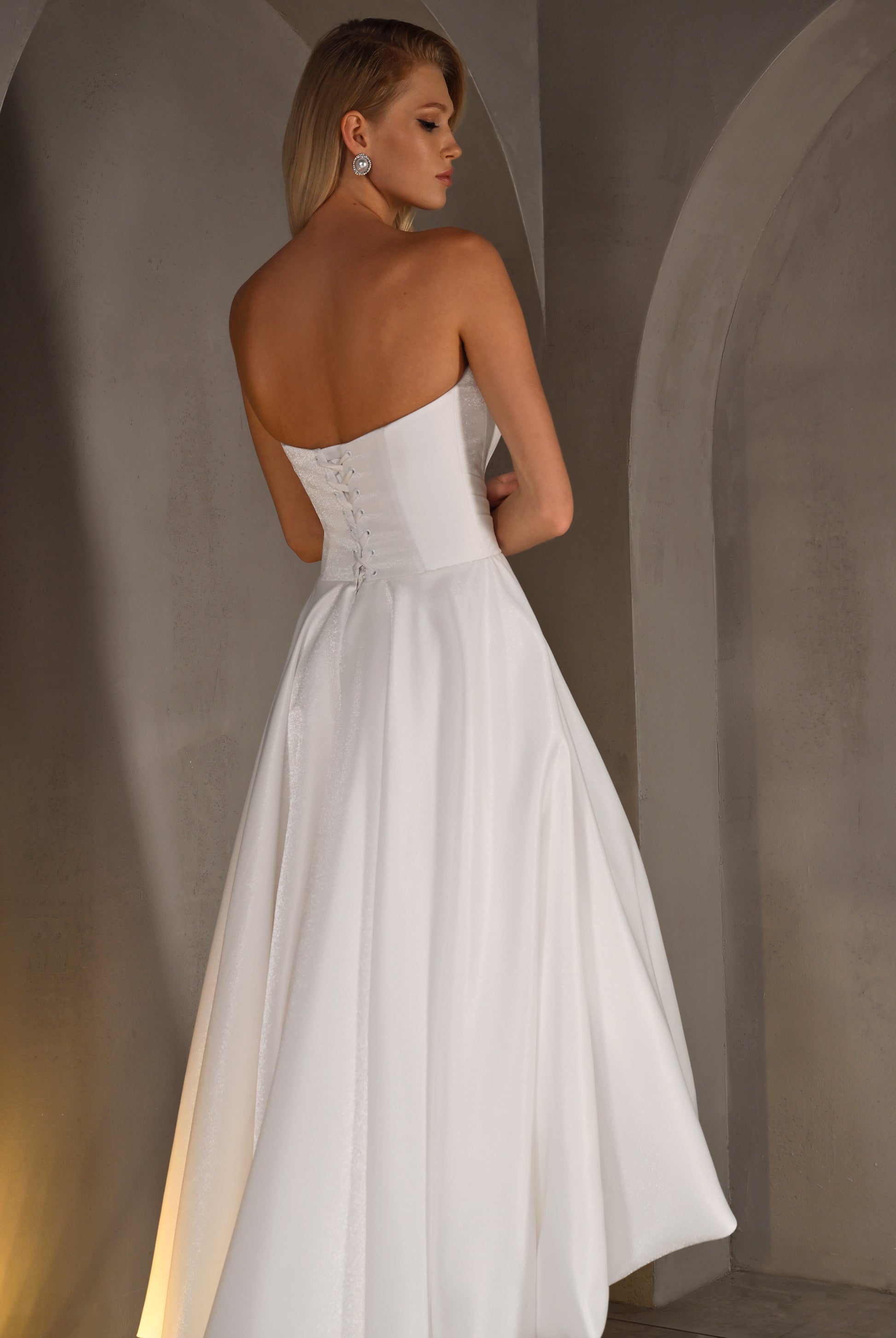 Virsavie A-line Straight across Milk Wedding dress