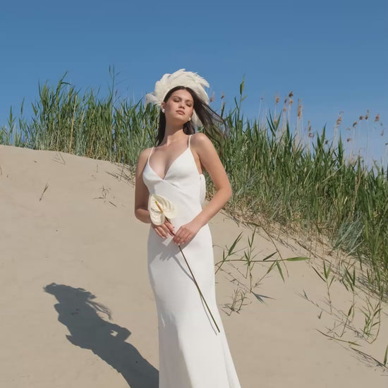 Liva Trumpet/Mermaid V-neck Off-white Wedding dress