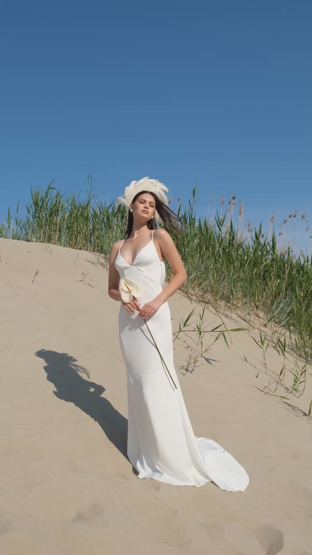 Liva Trumpet/Mermaid V-neck Off-white Wedding dress