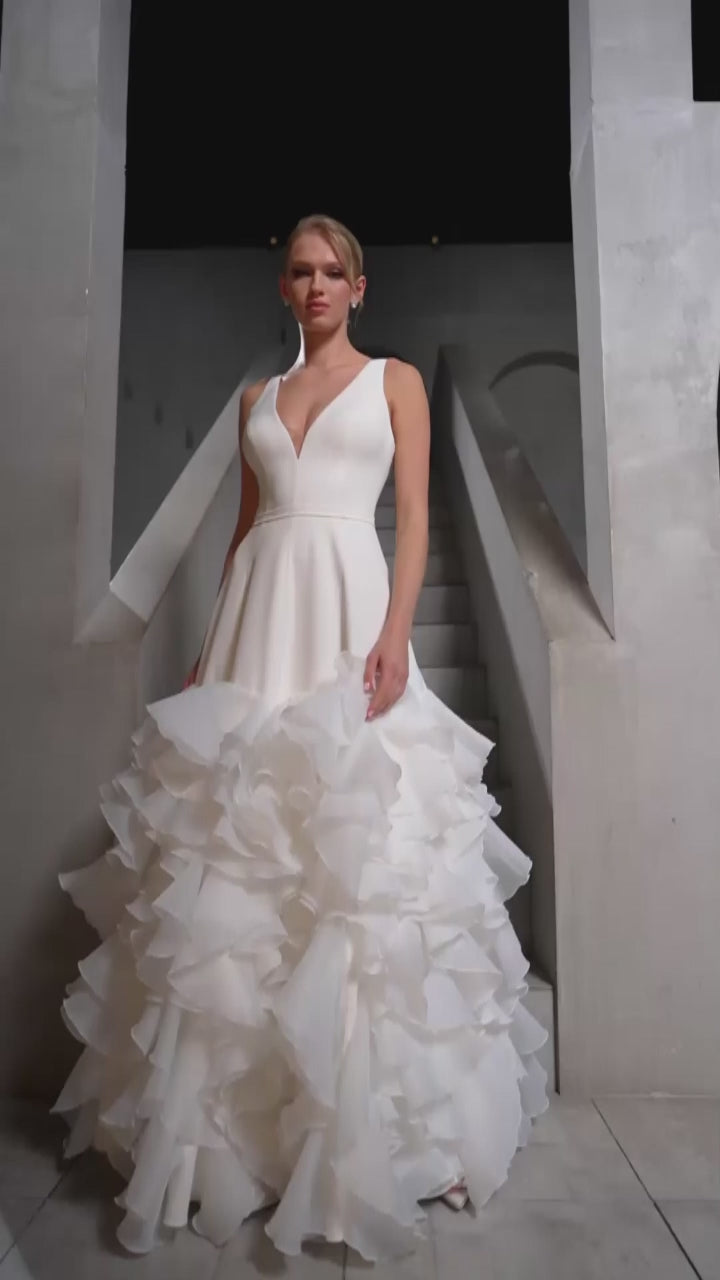 Barbaris A-line Deep V-neck Milk Wedding dress video