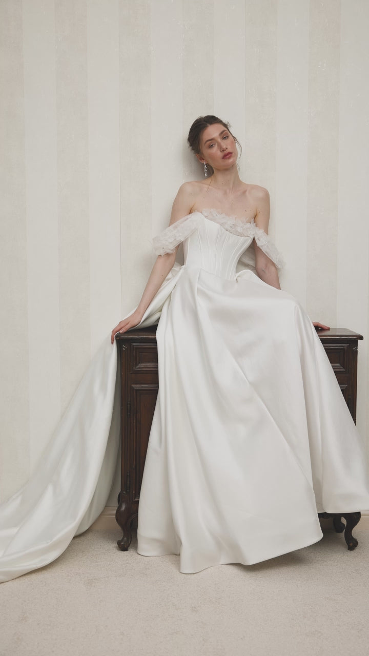 Dolorosa A-line Off-shoulder/Drop shoulders Milk Wedding dress