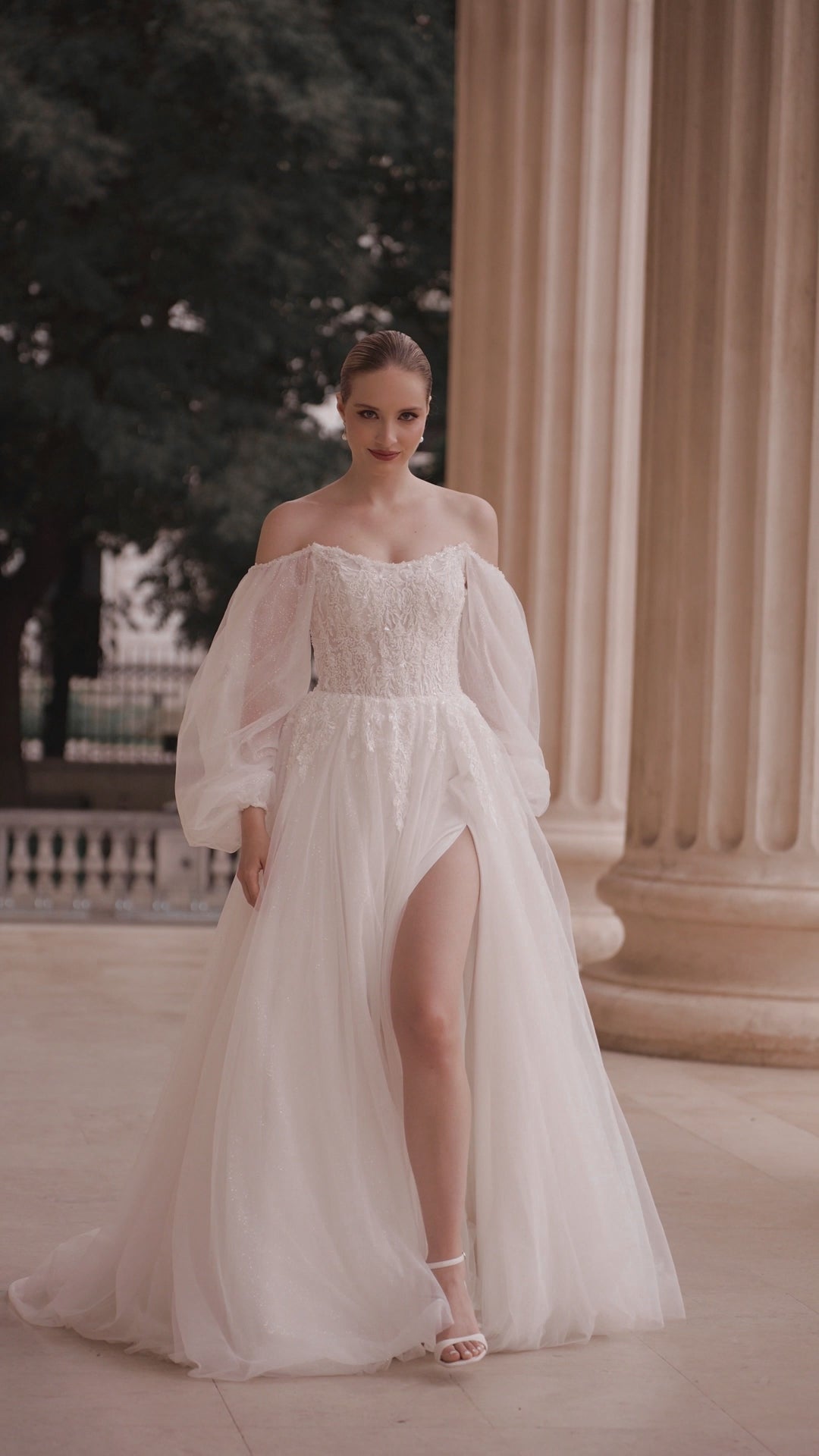 Daphnie A-line Off-shoulder/Drop shoulders Ivory Wedding dress video