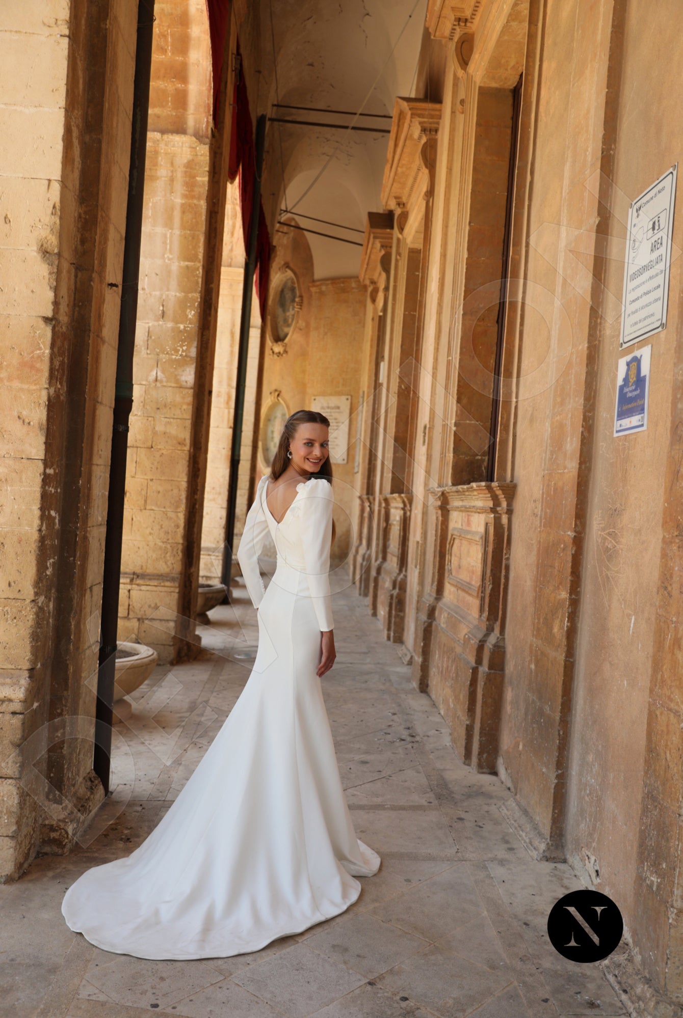 Dona Trumpet/Mermaid V-neck Ivory Wedding dress