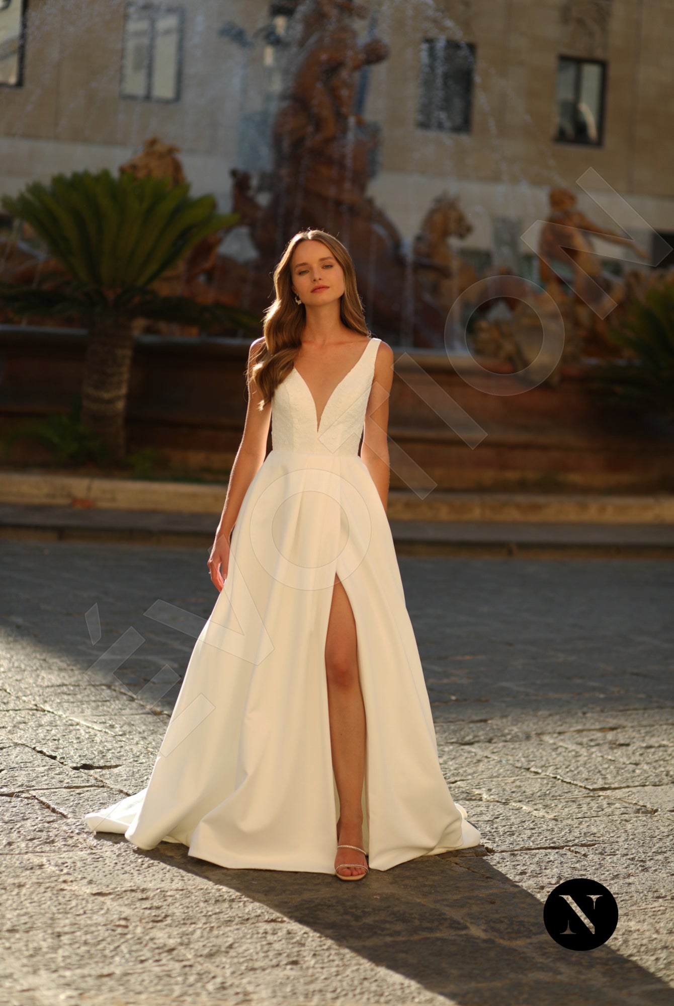 Deep v backless fashion wedding dress