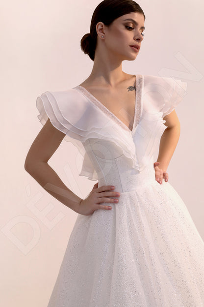 Amalisa Princess/Ball Gown V-neck Light Ivory Wedding dress