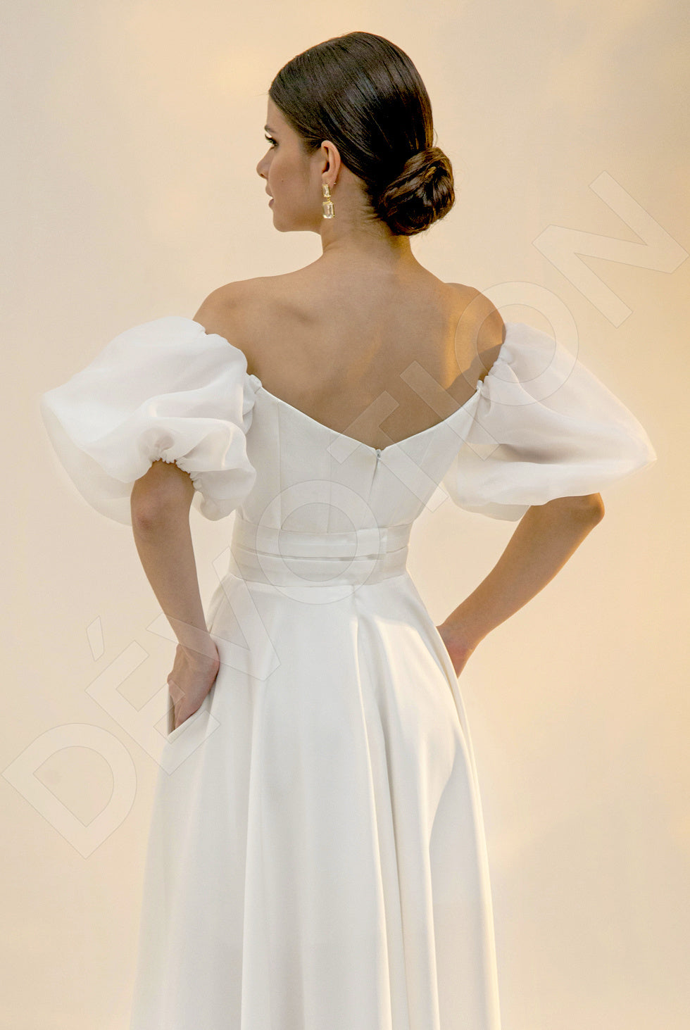 Hanela A-line Off-Shoulder/Drop Shoulders Light Ivory Wedding dress