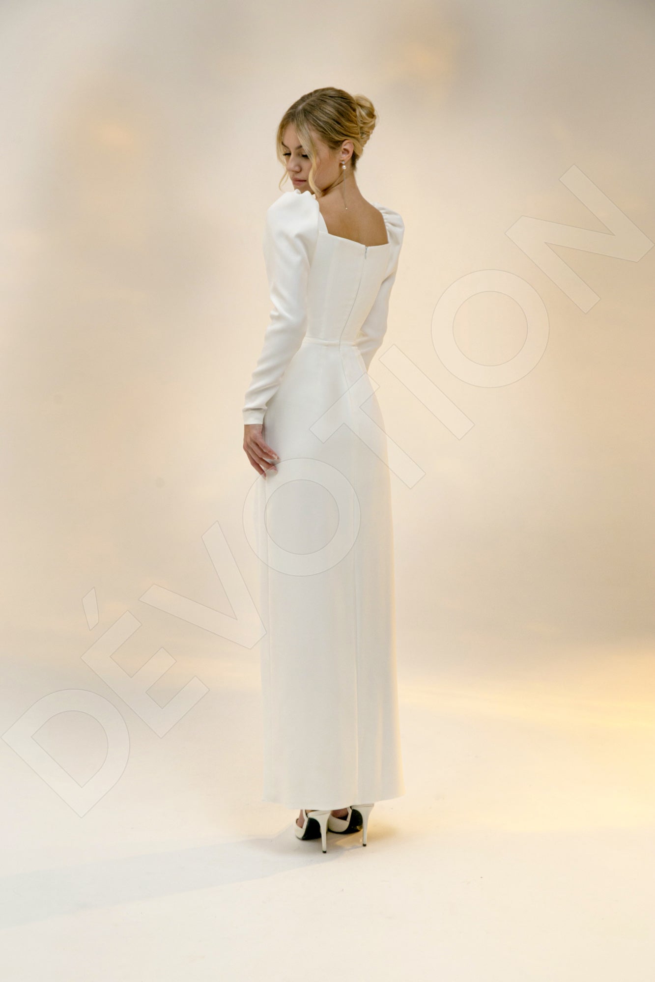 Lorana Sheath/Column Queen Anne Light Ivory Wedding dress