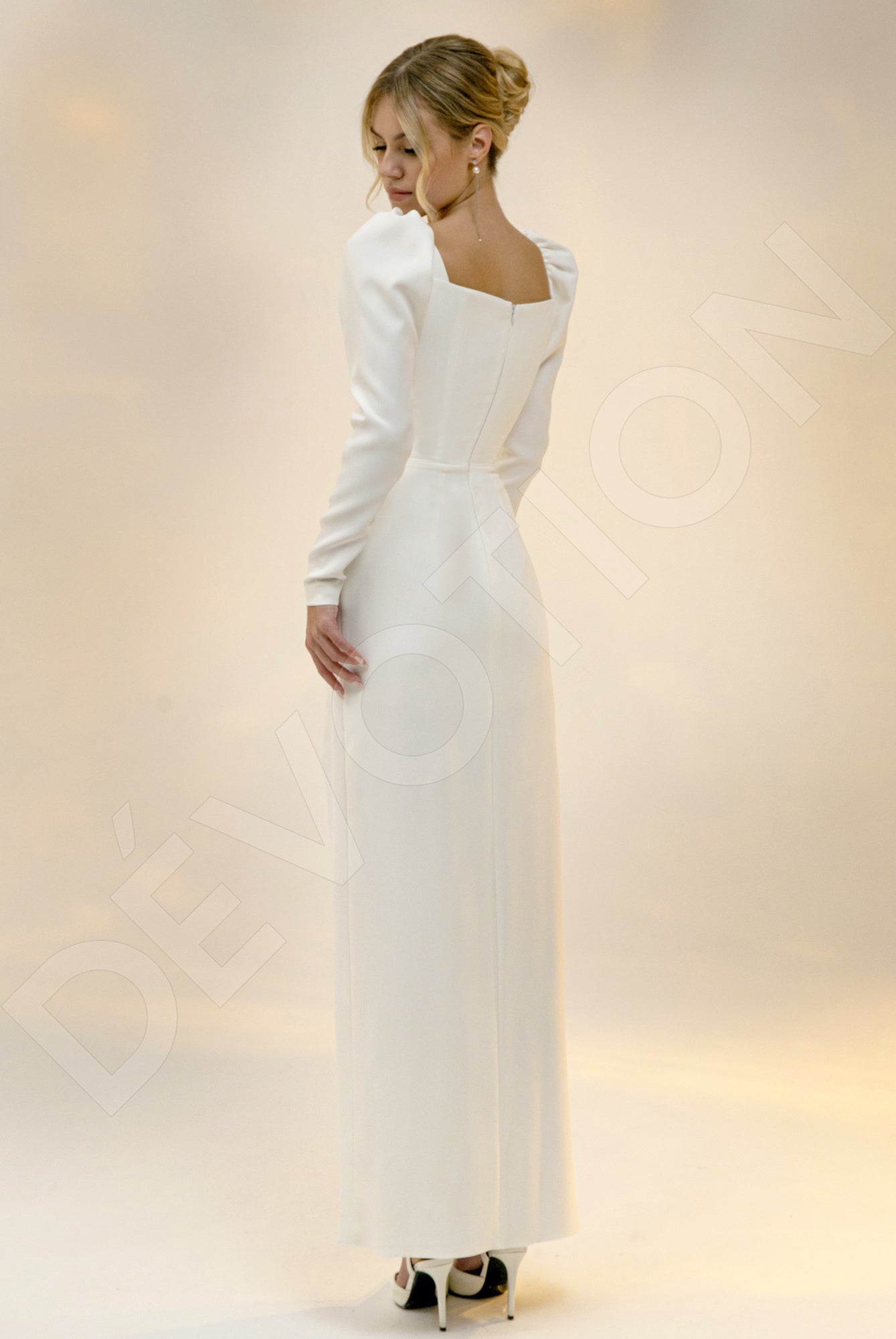 Lorana Sheath/Column Queen Anne Light Ivory Wedding dress