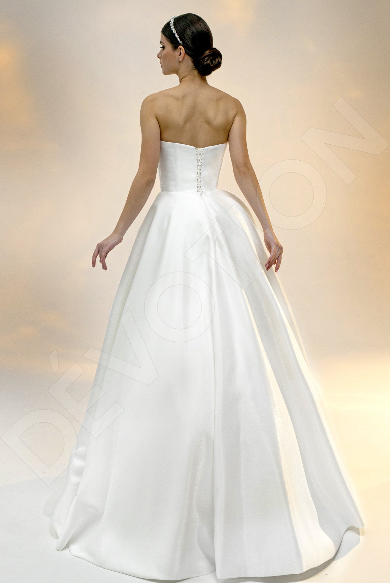 Shalla Princess/Ball Gown Straight Across Light Ivory Wedding dress