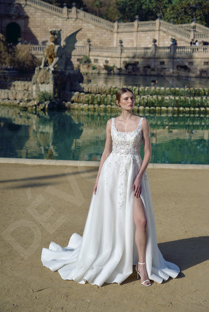 Lea A-line Scoop Milk Wedding dress