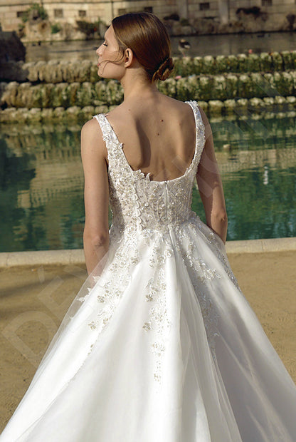 Lea A-line Scoop Milk Wedding dress